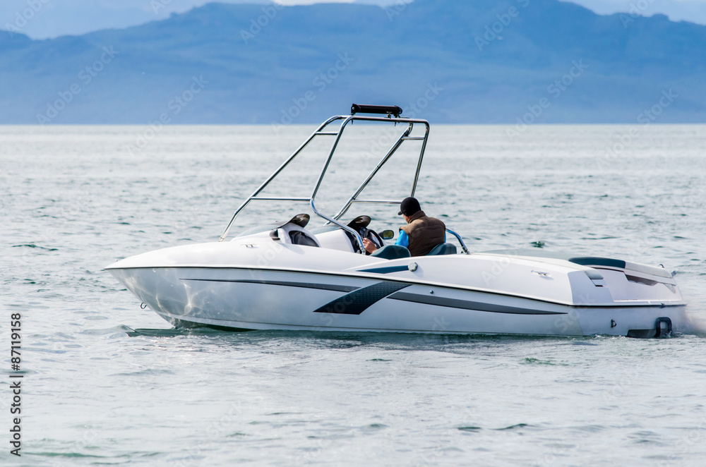 Obraz premium boat on the waves