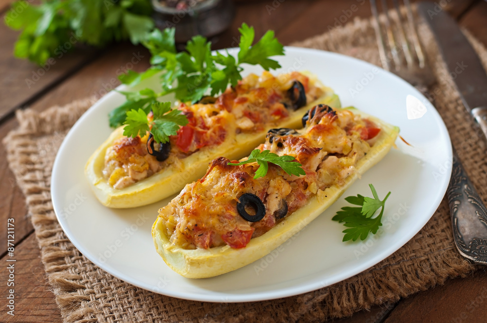 Stuffed zucchini with chicken, tomatoes and olives with cheese crust