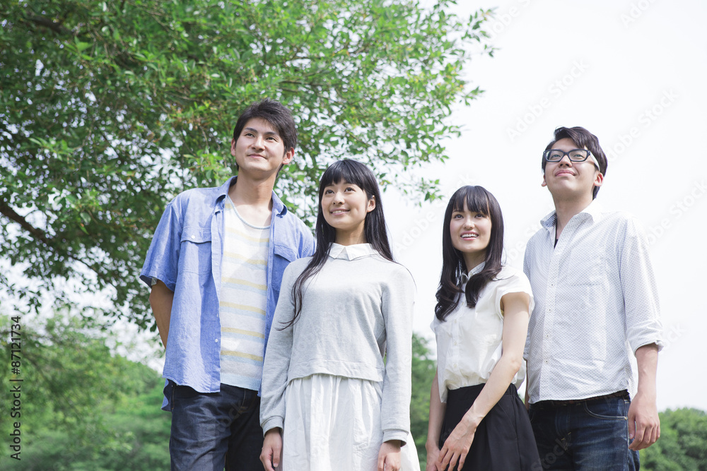 草原に立つ学生たち 草原に立つ学生たち