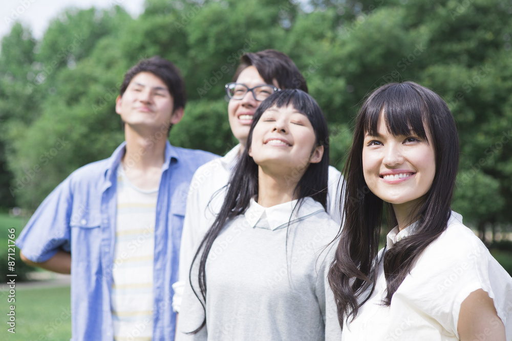 草原に立つ学生たち 草原に立つ学生たち