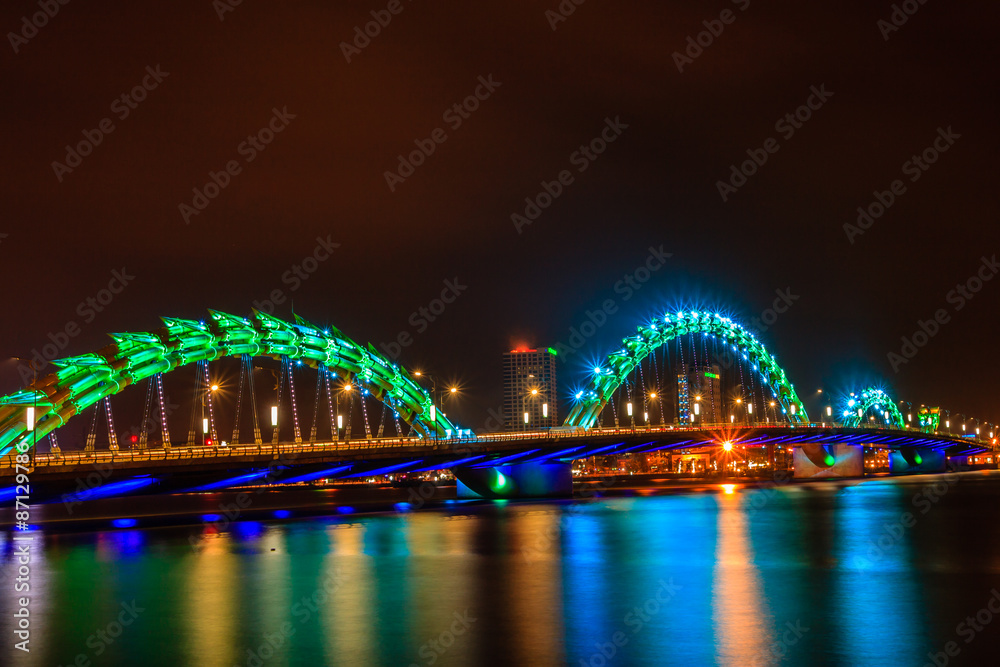 Obraz premium Night bridge in Vietnam