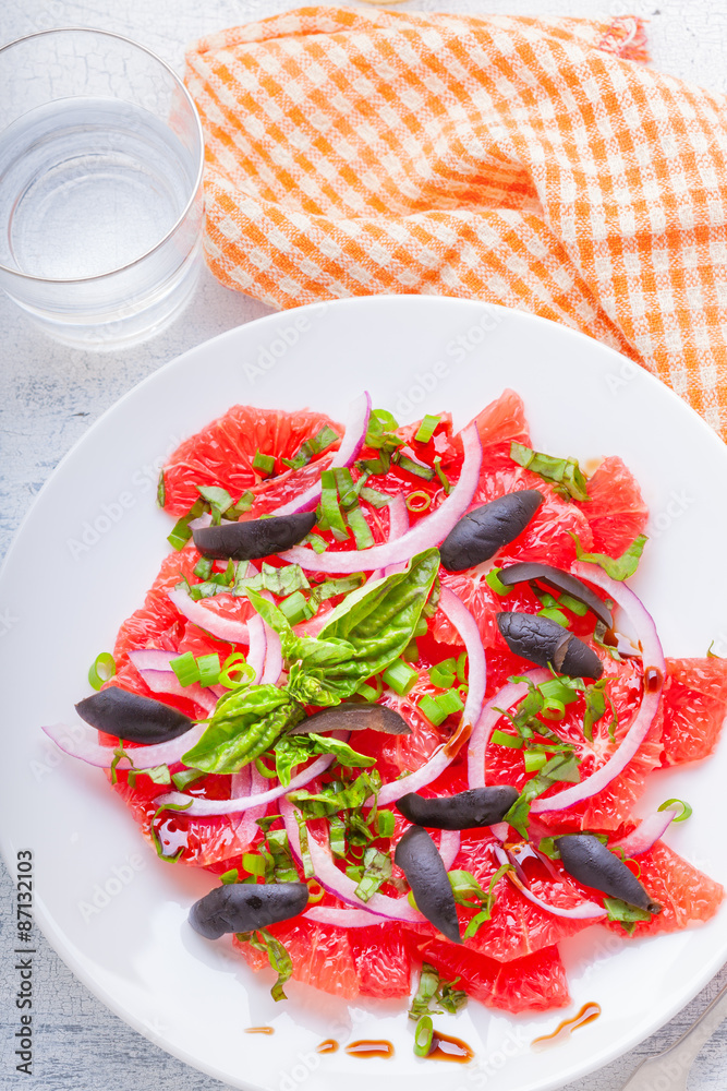 Grapefruit salad with olives, red onion, basil Grapefruit salad with olives, red onion, basil