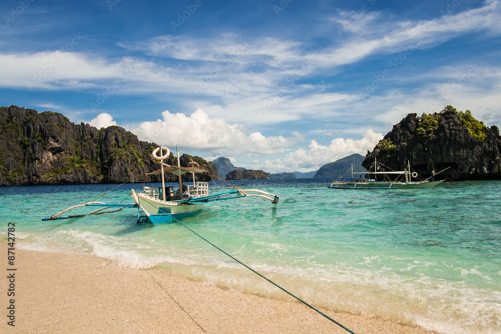 Obraz premium Seaview with the rocks and pump boats near El Nido. Palawan, Philippines.
