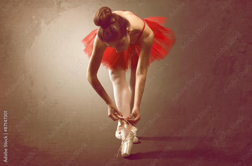 Naklejka premium Ballet Dancer ties Shoe