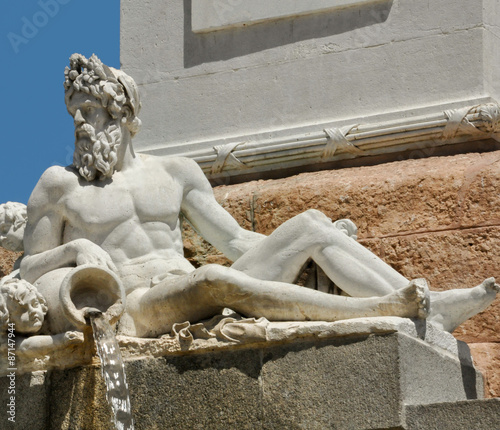 Madrid, España, pieza del conjunto escultórico de la estatua de Felipe IV photo