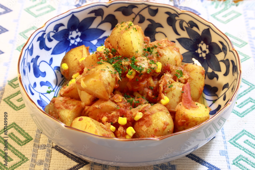 Tuna and potato tomato stew . Tuna and potato tomato stew .
