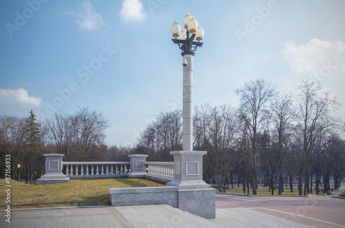 Минск: Театральный сквер, терраса, фонарь...