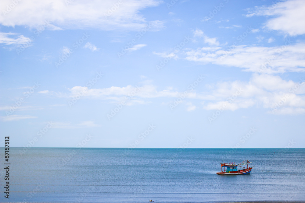 Naklejka premium ship alone