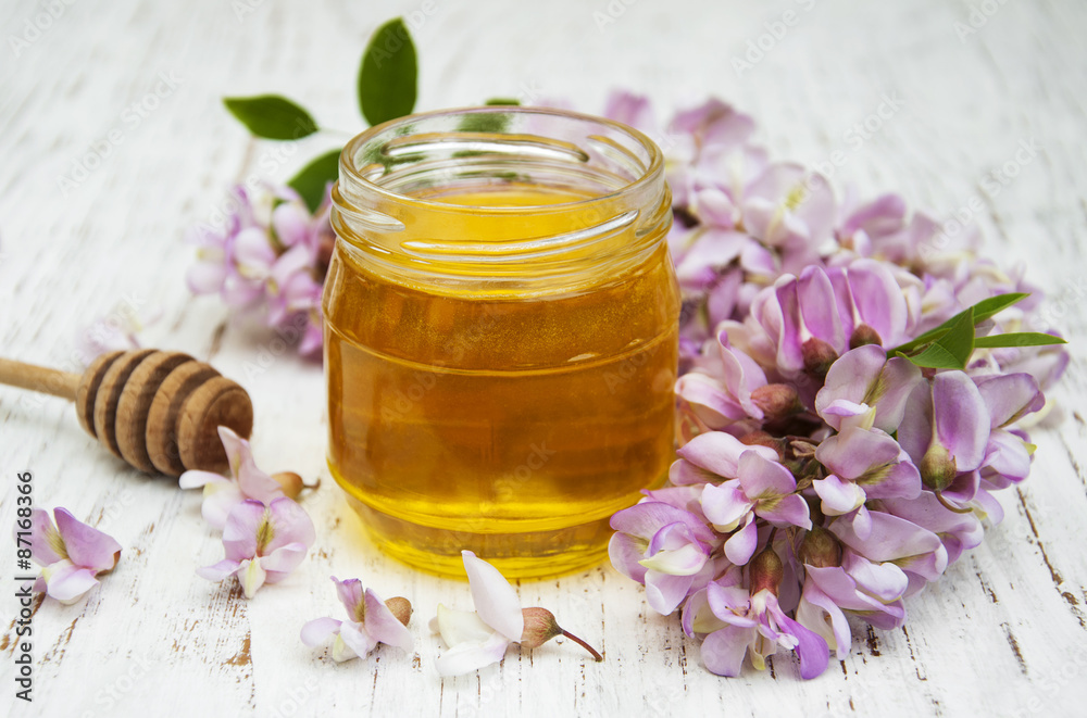 honey with acacia blossoms