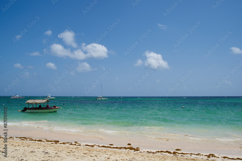 Boote am Karibikstrand