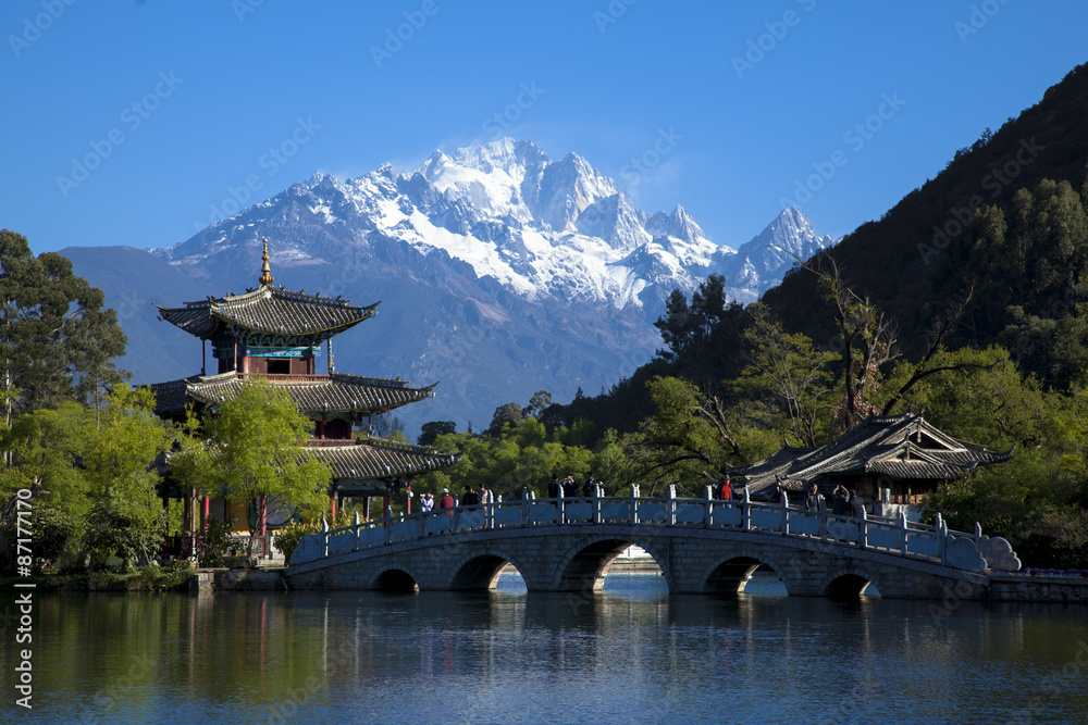 玉龍雪山と黒龍譚風景区