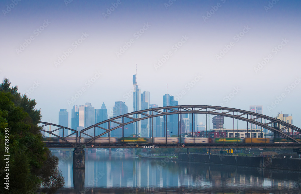 Fototapeta premium Railway bridge and the skyline of Frankfurt, Germany