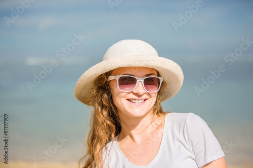 Bright portrait of attractive young woman in sunglasses on the