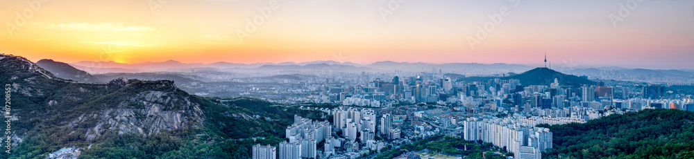 Naklejka premium Panorama Seulu o wschodzie słońca