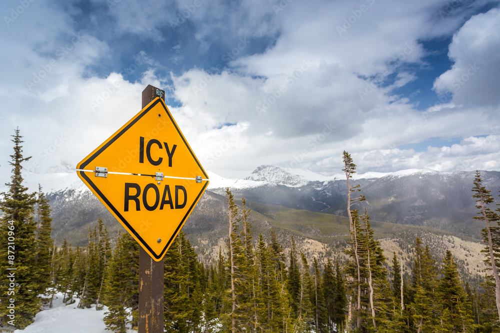 Foto Stock Icy Road Sign | Adobe Stock