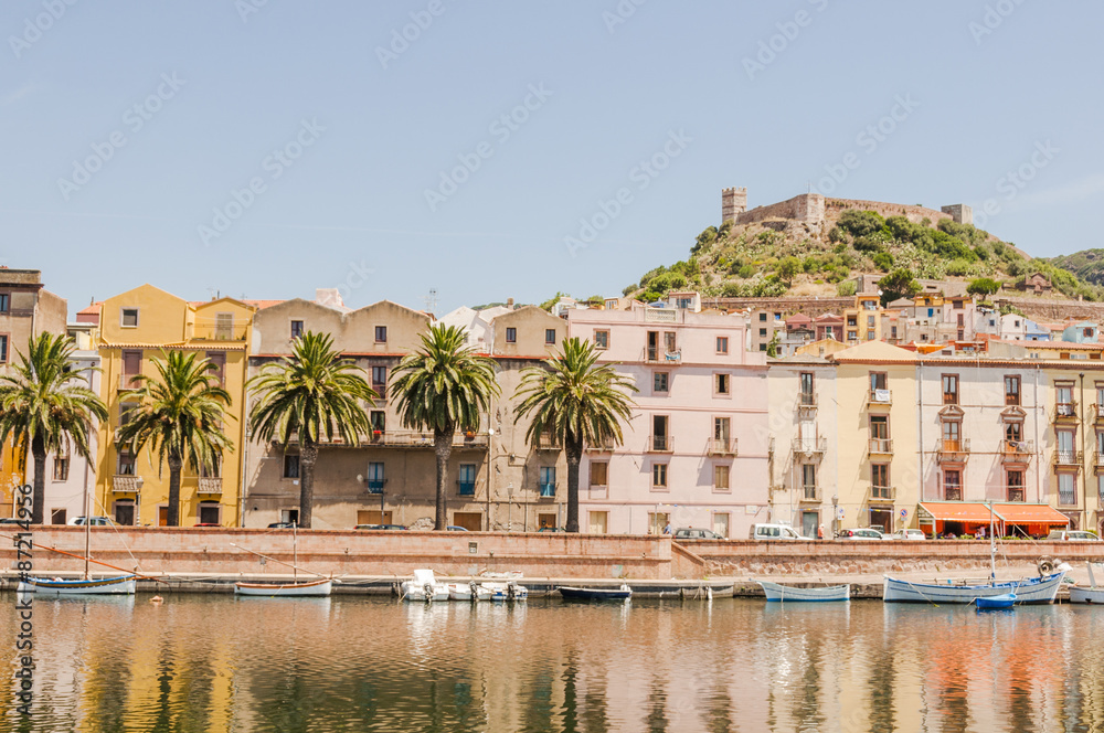 Bosa, Stadt, Altstadt, Flussufer, Uferweg, Fluss Temo, Kastell, Burg, Festung, Insel, Sardinien, Mittelmeer, Italien, Sommer Bosa, Stadt, Altstadt, Flussufer, Uferweg, Fluss Temo, Kastell, Burg, Festung, Insel, Sardinien, Mittelmeer, Italien, Sommer