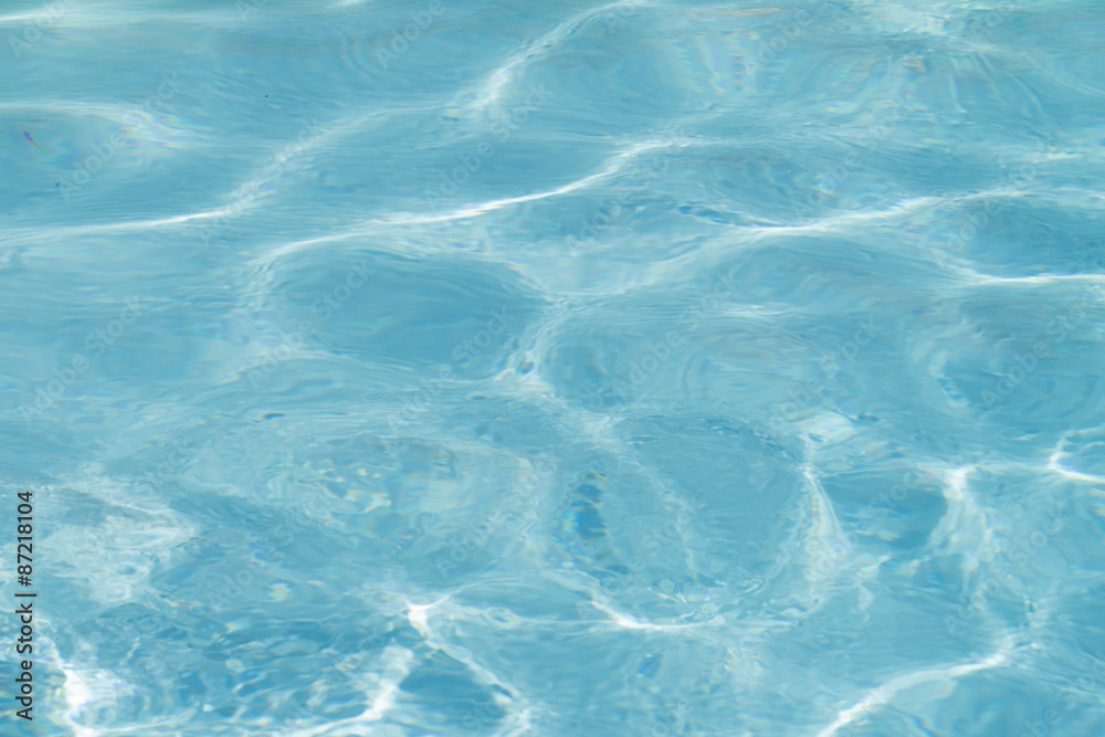 Obraz premium Blue pool water with sun reflections