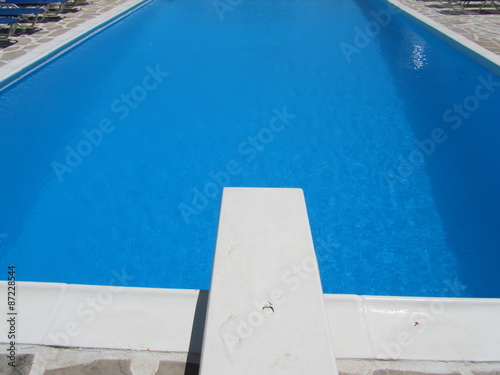 Trampolino bianco piscina