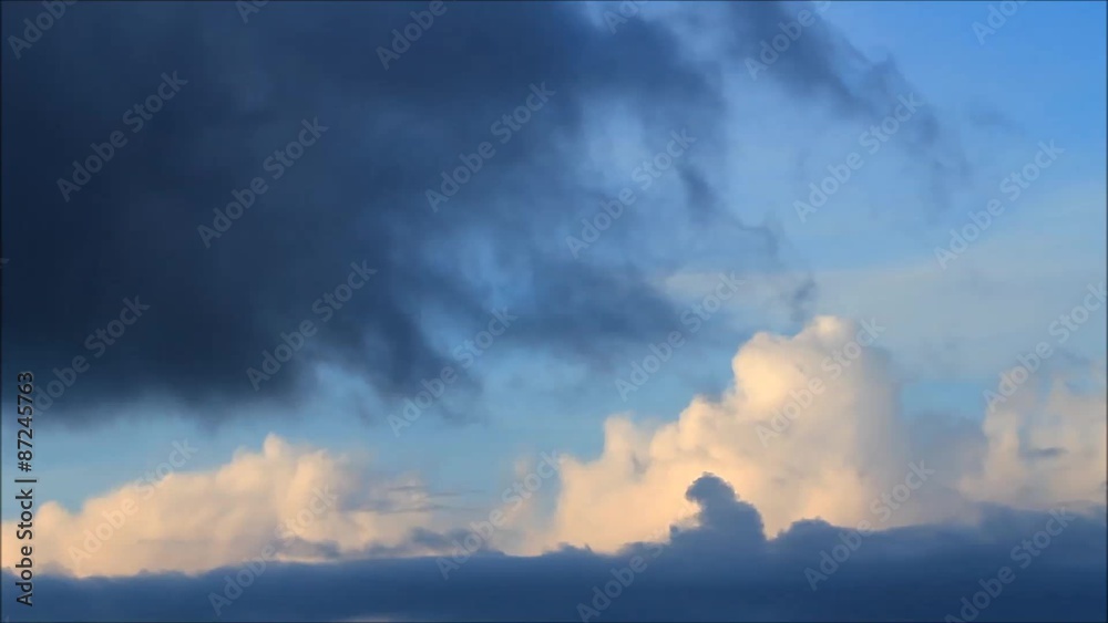 Unwetter Wolken am blauen Himmel, Zeitraffer
