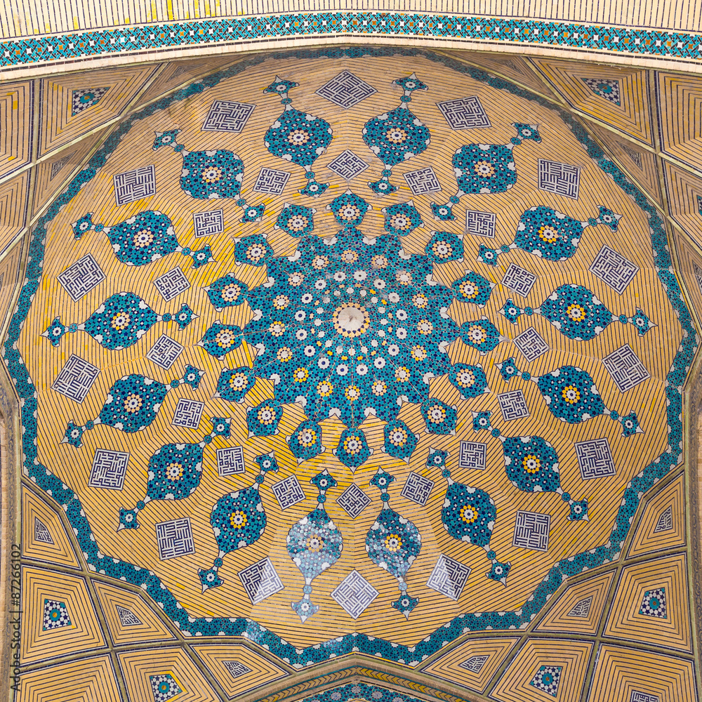 Fototapeta premium Madrasa-ye-Chahar Bagh, in Isfahan, Iran.