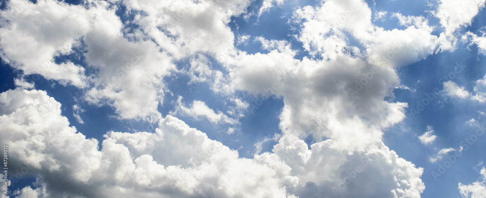 Naklejka premium The vast blue sky and clouds sky