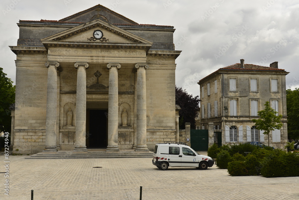 L'église Saint-Jacques de l'Houmeau dans la vieille ville basse d'Angoulême 