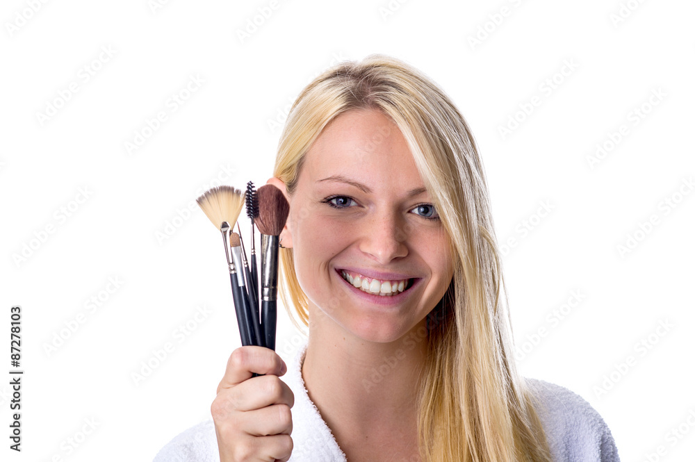 Junge Frau mit Make up Pinsel in der Hand Junge Frau mit Make up Pinsel in der Hand