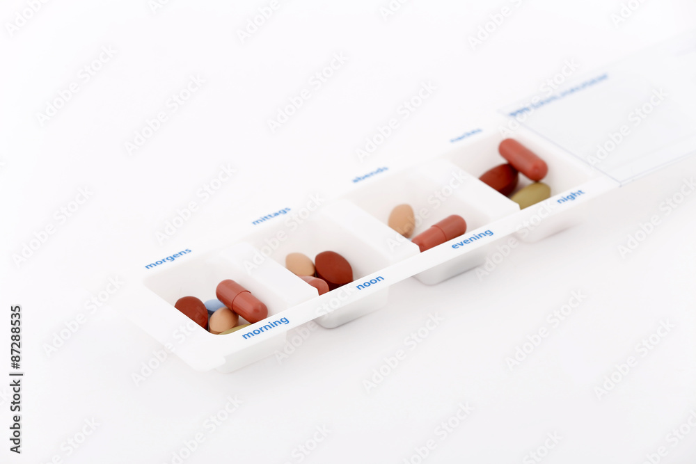 rote und braune Medikamente in Pillen Schachtel Stock-Foto | Adobe Stock