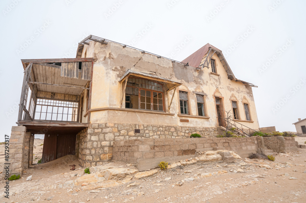 Building at the ghost town of Kolmanskop