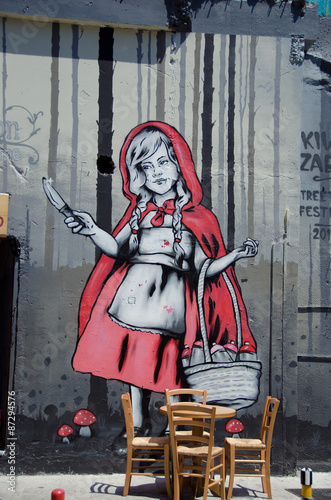 Красная шапочка. Как ее видят художники граффити в Лимассоле