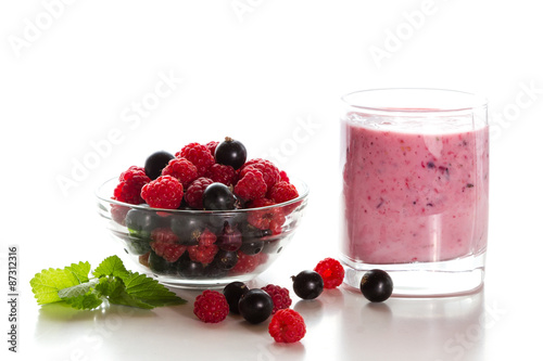 Yogurt with raspberries