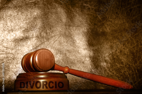 Gavel with Divorcio text photo