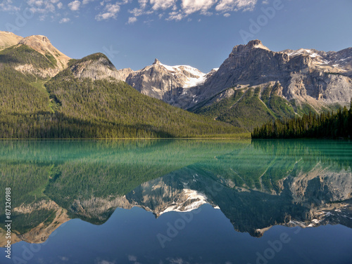 Fototapeta Naklejka Na Ścianę i Meble -  Emerald Lake - British Columbia, Canada