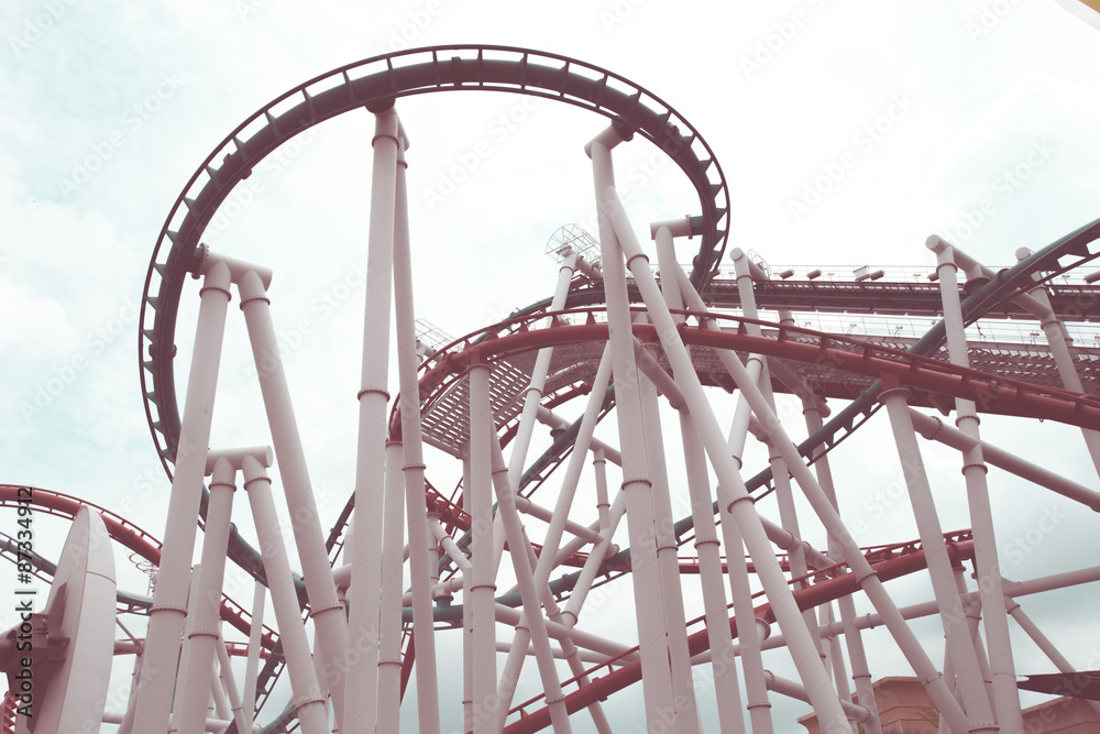 Obraz premium a roller coaster's loop with vintage style