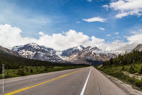 Driving thru the Canadian Rocky Mountains © Jairo Rene Leiva