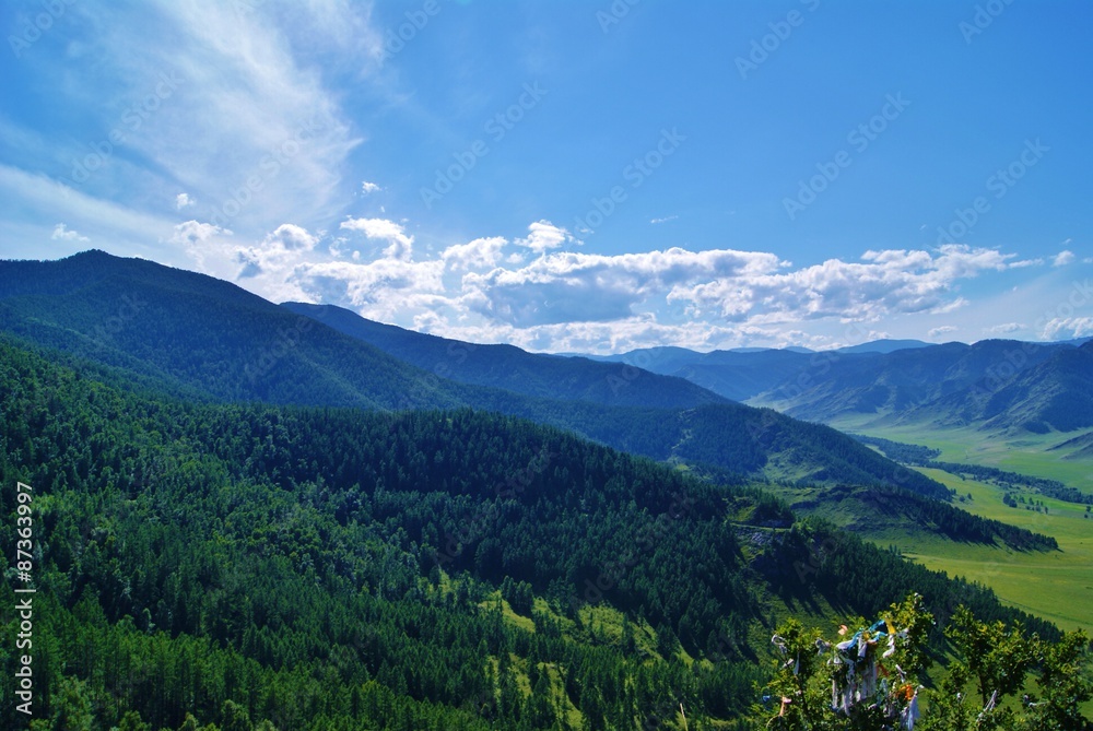 Fototapeta premium Вид с вершины перевала