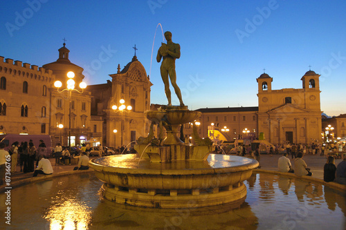 Italia,Abruzzo, L'Aquila prima del terremoto.Piazza Duomo e fontana. photo