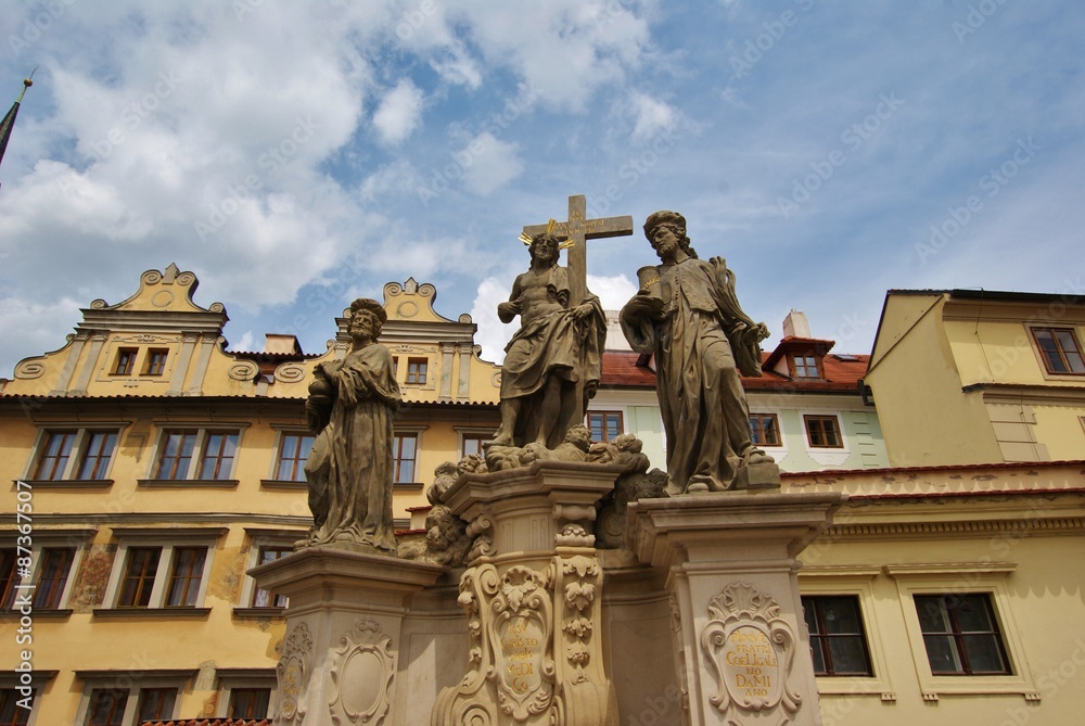 Спаситель святые Косьма и Дамиан скульптура на Карловом мосту в Праге