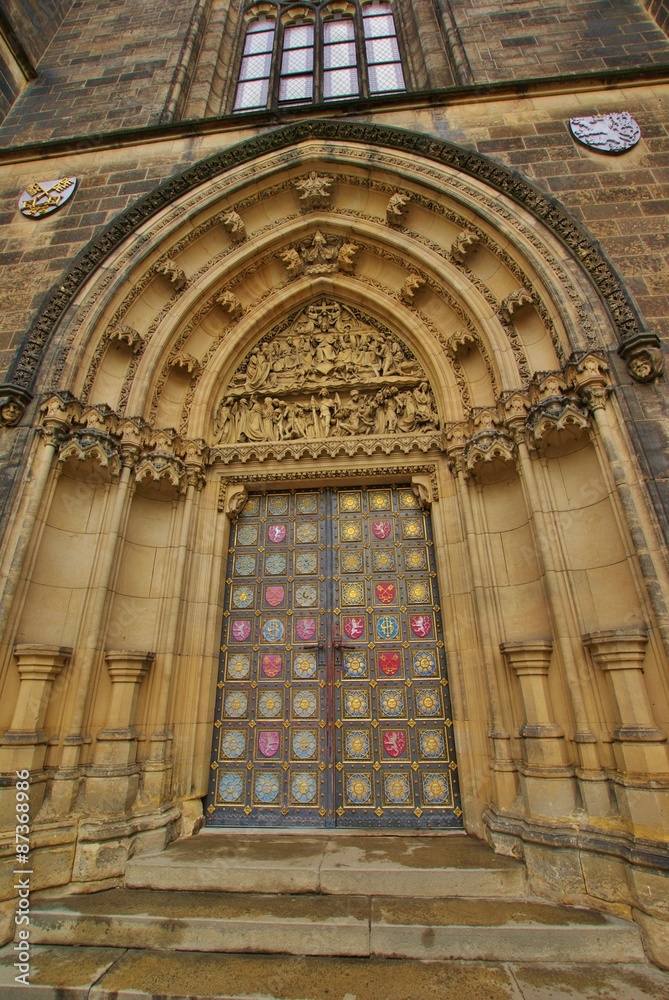 Дверь в католический костел