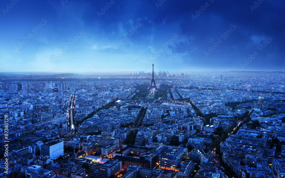 Naklejka premium Paris skyline o zachodzie słońca, Francja