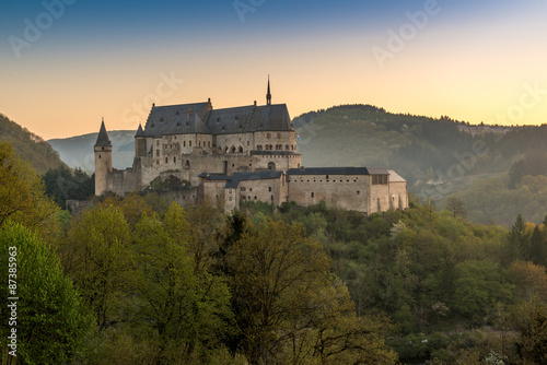 Schilderij op canvas Medieval Castle Vianden, build on top of the mountain in Luxembo