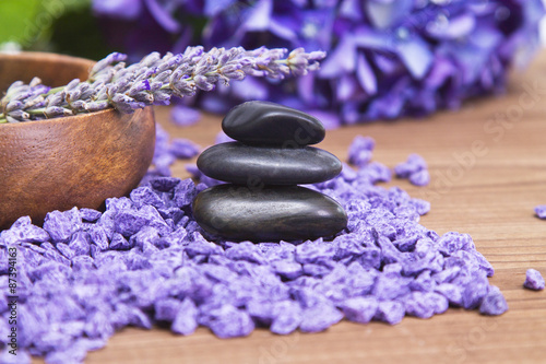 Spa composition with lavender and stones