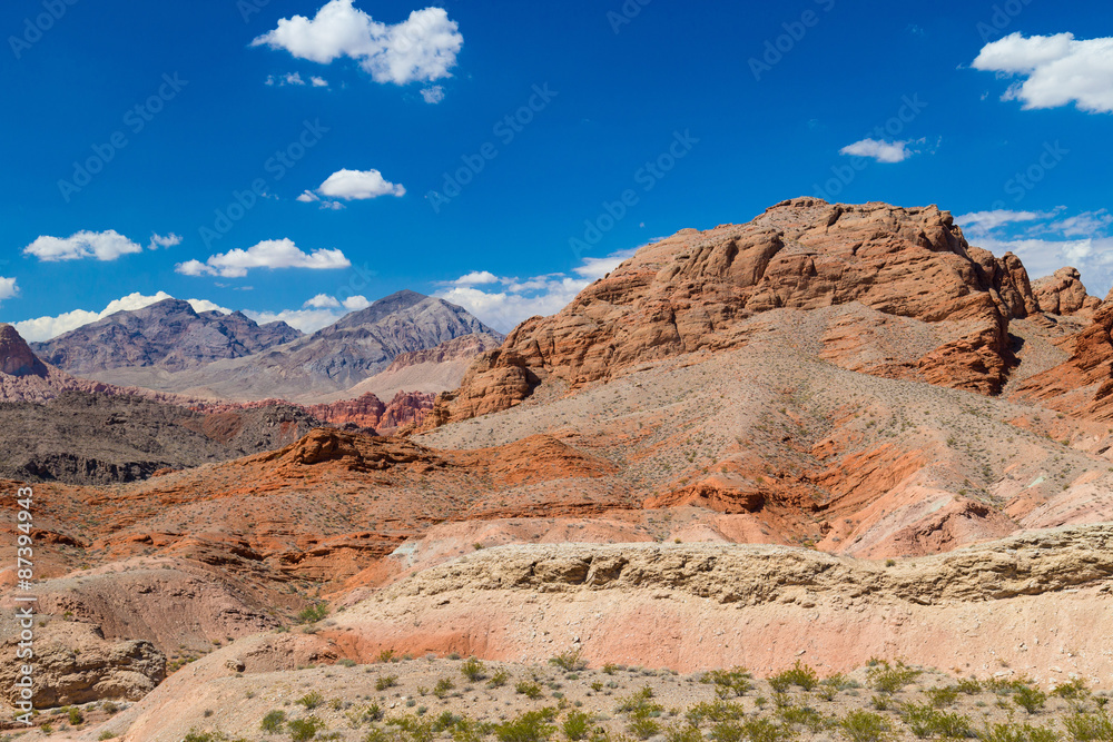 Fototapeta premium Red rocks amid blue sky in Valley of Fire State Park