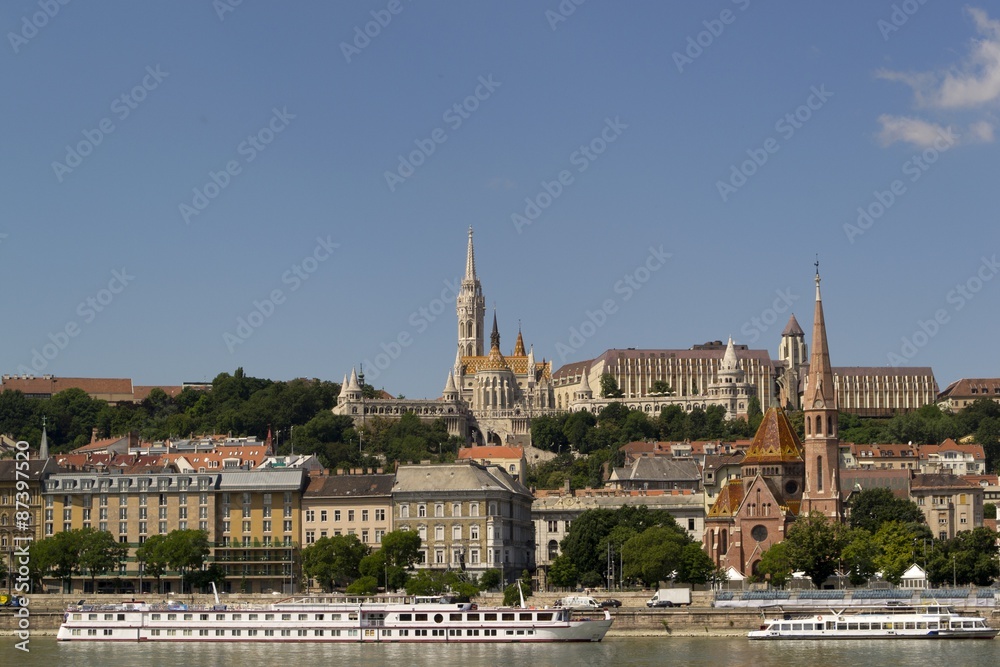 Fototapeta premium View of Budapest fortress and Fisherman's Bastion
