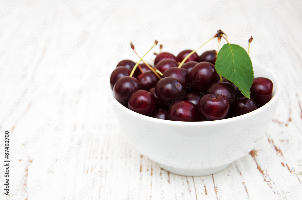 Bowl with cherries Bowl with cherries