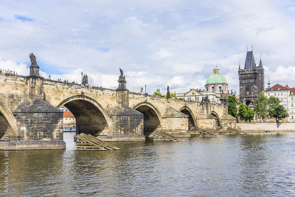 View of Charles Bridge (Karluv most, 1357). Prague, Czech Rep.