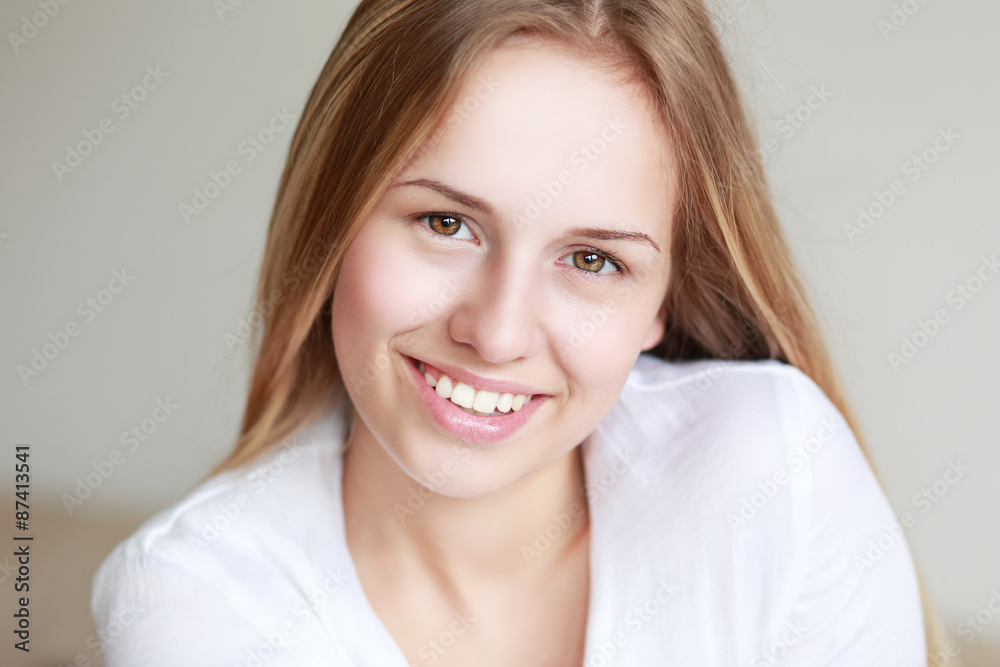 teen girl smiling teen girl smiling