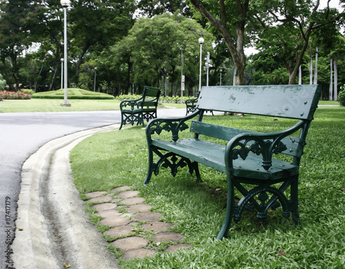 bench in the green park © studio2013