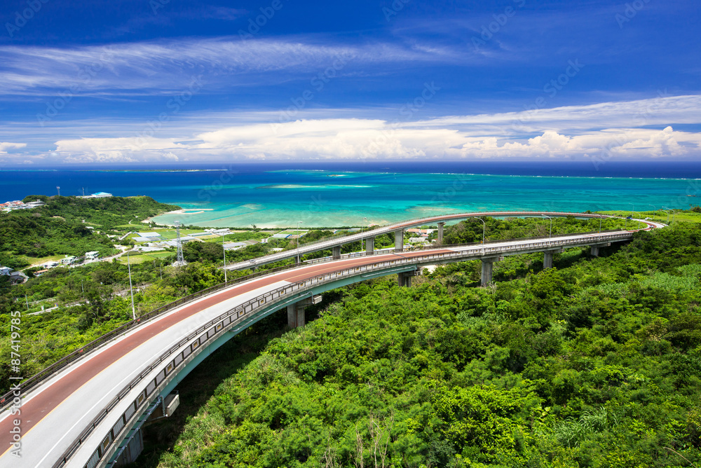 沖縄の絶景・ニライカナイ橋
