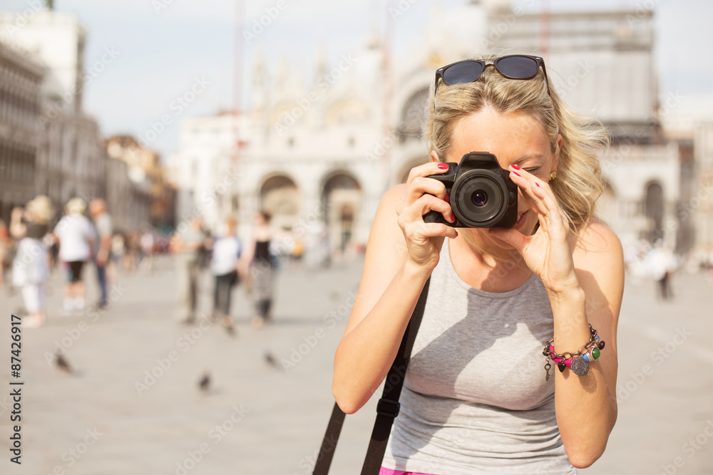 Tourist taking photos in Venice - obrazy, fototapety, plakaty 